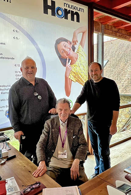 Danke an Parwis Manoutschehri (Mitte) sagen Dir. Toni Mück (l.) und Kustat Hans-Peter Trimmerl (r.) 